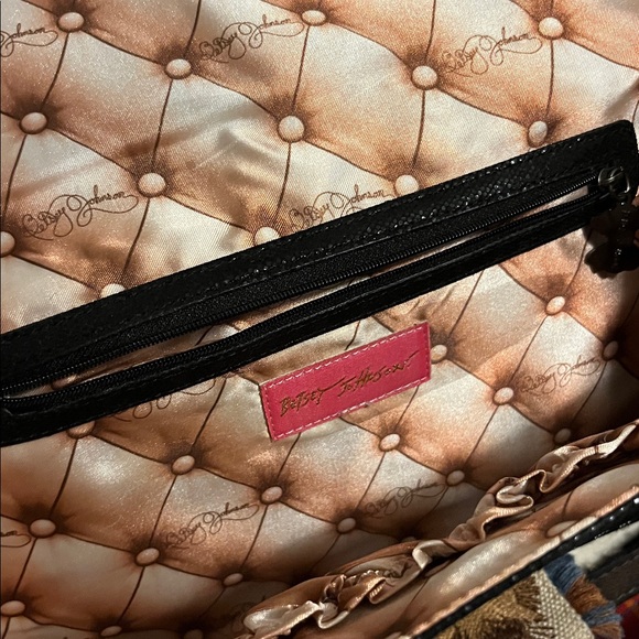 Betsey Johnson big Bow Clutch - Picture 2 of 3